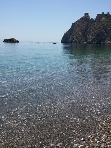 A new and welcoming seaside house near Taormina