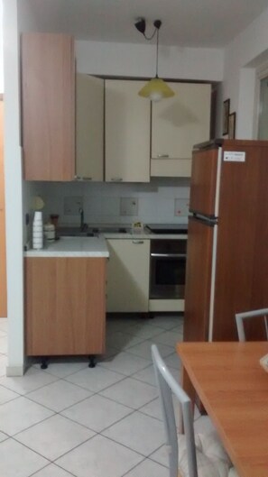 Fridge, oven, stovetop, highchair