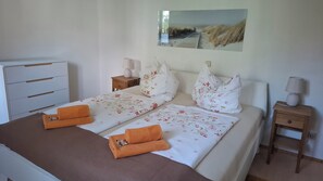 Family Apartment, 1 King Bed with Sofa bed, Non Smoking, Kitchen | Hypo-allergenic bedding, individually decorated, individually furnished - Weber Apartments (Dresden)