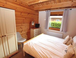 3 bedrooms, iron/ironing board, travel cot, WiFi