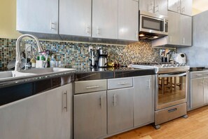 Coffee/tea maker, fridge, microwave, stovetop - Castillito del Caribe Penthouse (Isla Mujeres)
