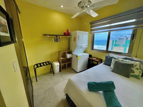 In-room safe, iron/ironing board, free WiFi, bed sheets - Castillito del Caribe Penthouse (Isla Mujeres)