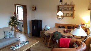 TV, fireplace, stereo