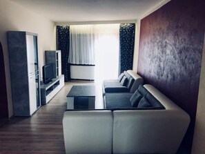 Family Apartment, 3 Bedrooms, Non Smoking | Living area