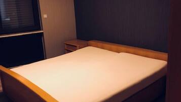 Family Apartment, 3 Bedrooms, Non Smoking | 3 bedrooms, free WiFi, bed sheets