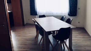 Perhehuoneisto, 3 makuuhuonetta, tupakointi kielletty | Ruokailu omassa huoneessa