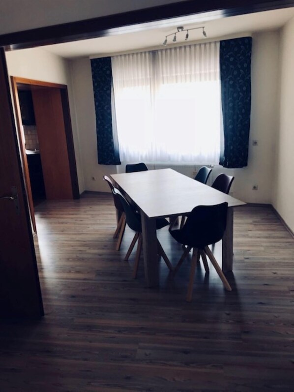 Departamento familiar, 3 habitaciones, para no fumadores | Servicio a la habitación