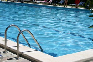 Pool - Apartment 206 for up to 6 people from 70, - € / night incl w-lan free lake view (Gardola)