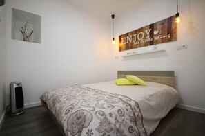 2 bedrooms, iron/ironing board, travel cot, free WiFi