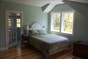 3 bedrooms, iron/ironing board, WiFi, bed sheets - Waterfront, Privacy and Tranquility on Tisbury Great Pond (West Tisbury)