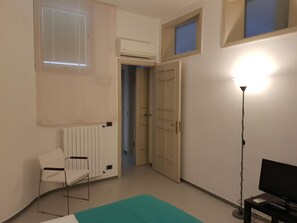 2 bedrooms, desk, iron/ironing board, travel cot