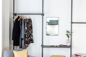 Interior - we saw athens from 3a (Athina)