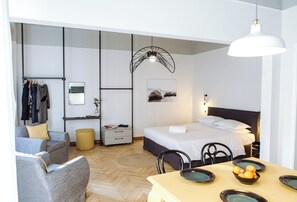 Interior - we saw athens from 3a (Athina)