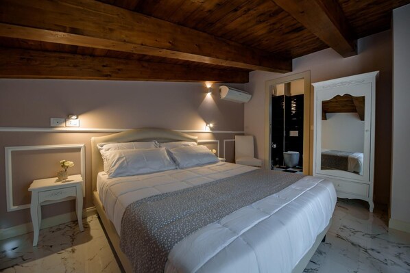 1 bedroom, bed sheets