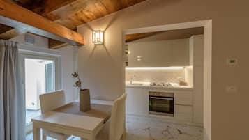 Réfrigérateur, four, plaque de cuisson, lave-vaisselle