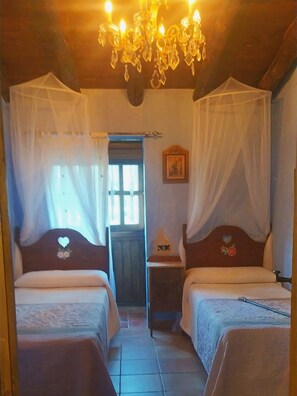 2 bedrooms, bed sheets - Country house (full rental) Finca Josentonio for 4 people (Valderrobres - TERUEL)