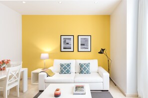 Smart TV, DVD player - CARRETAS APARTMENTS MADRID 102 (MADRID)