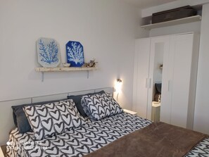 1 quarto, cofres nos quartos, escrivaninha