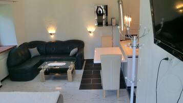 1 bedroom, iron/ironing board, WiFi (free), bed sheets
