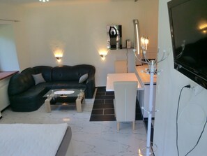 1 bedroom, iron/ironing board, free WiFi, bed sheets - Apartment with own Garden (+ lake access at Weissensee) (Dellach im Drautal)