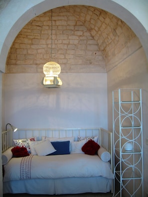 1 bedroom, WiFi, bed sheets - Ancient house with panoramic terrace in the historic center (Martina Franca)