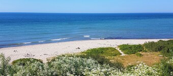 Exclusive holiday home near the beach with whirlpool, 3 bedrooms, fireplace, WiFi, garage