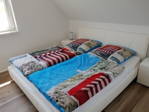 3 bedrooms, iron/ironing board, travel cot, free WiFi - Exclusive holiday home near the beach with whirlpool, 3 bedrooms, fireplace, WiFi, garage (Dranske-Lanken)
