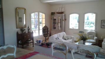 3 chambres, fer et planche Ă repasser, Wi-Fi, draps fournis