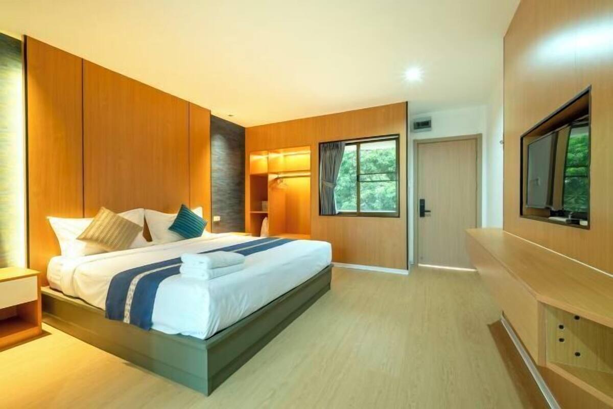 Premium bedding, pillow-top beds, in-room safe, individually decorated