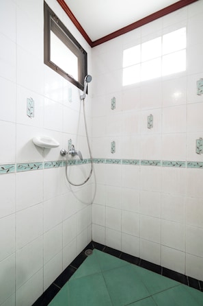 Kamar Double Senior | Shower kamar mandi