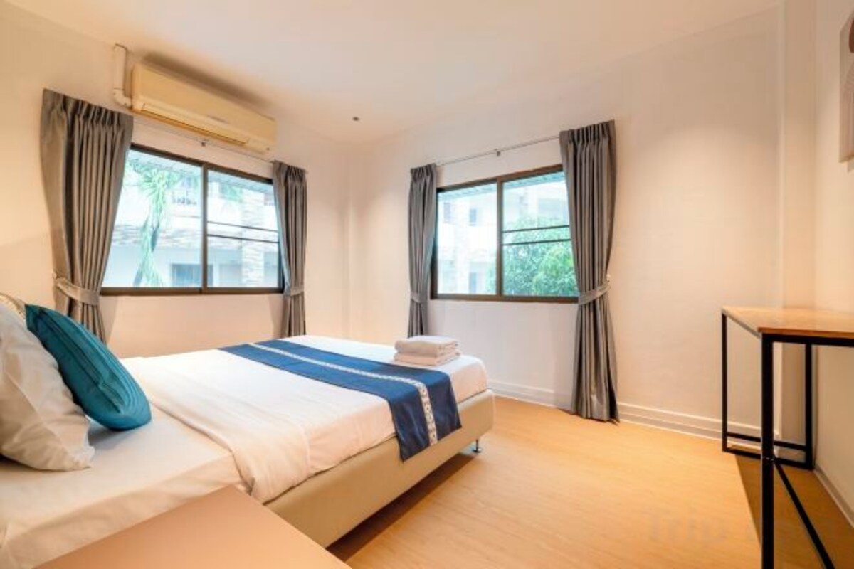 Premium bedding, pillowtop beds, in-room safe, laptop workspace