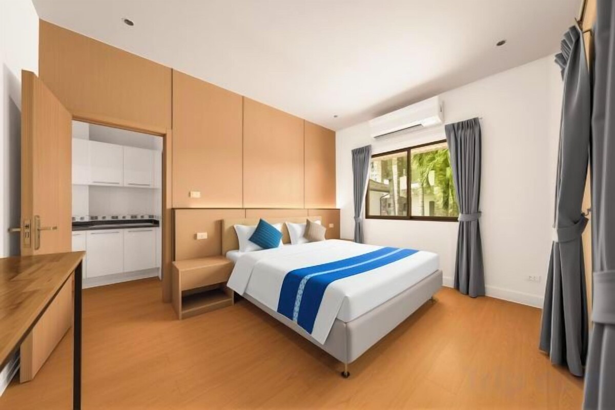 Premium bedding, pillowtop beds, in-room safe, laptop workspace