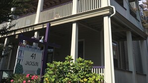 A two-story building with a balcony, columns, and a sign reading "41 JACKSON". - Cozy 2 BR Apt in historic Cape May, NJ (Cape May)
