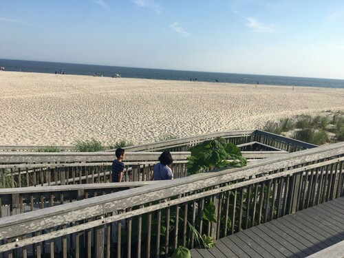 Cozy 2 BR Apt in historic Cape May, 1/2 block from beach and mall