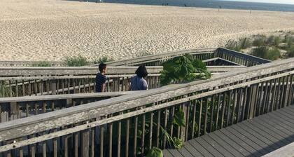 Cozy 2 BR Apt in historic Cape May, 1/2 block from beach and mall