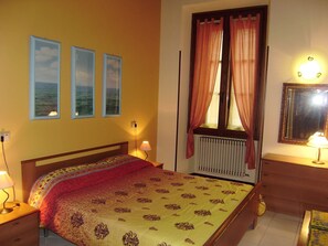 2 habitaciones, tabla de planchar con plancha, wifi y ropa de cama 