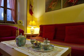 TV, DVD player, stereo - DELIZIOSOAPPARTAM FAMILY IN THE HISTORICAL CENTER NEAR PIAZZA, LAGO, CHIESA, MUNICIPI (Orta San Giulio)