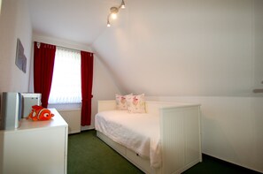 4 Schlafzimmer, Bügeleisen/Bügelbrett, Reisekinderbett, WLAN