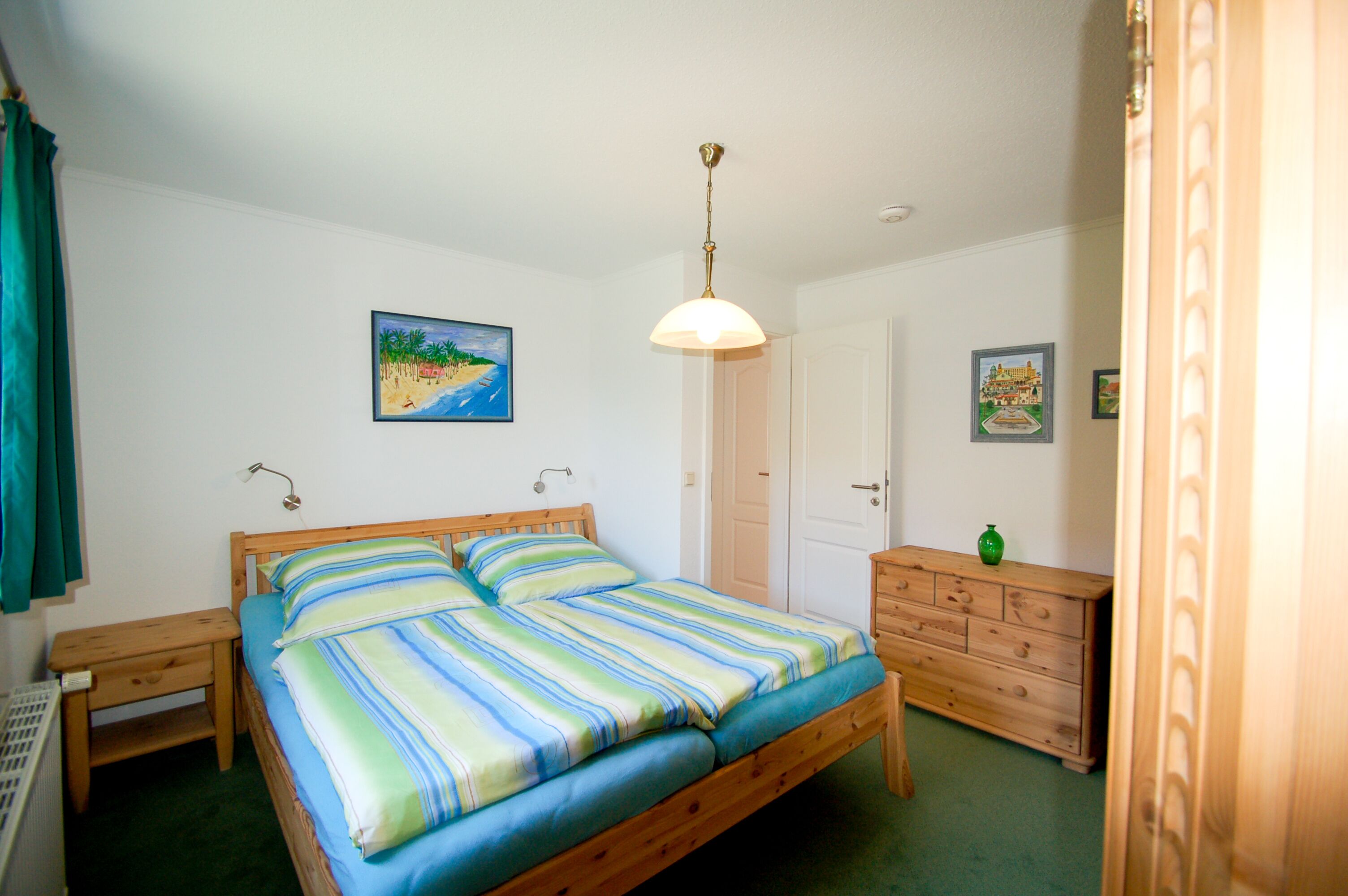 4 habitaciones, tabla de planchar con plancha, cuna de viaje y wifi 