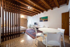 1 quarto, ferros/tábuas de passar roupa, Wi-Fi, roupa de cama