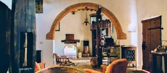 Beautiful 1-bedroom cottage with garden and views over olive groves, pool 