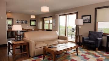 Televisor intel·ligent, llar de foc, reproductor de DVD i futbolí