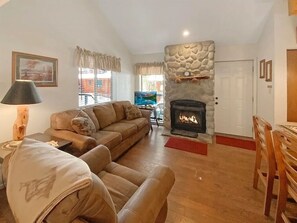 Smart TV, fireplace - Park N Walk Location ... Top Floor (Angel Fire)