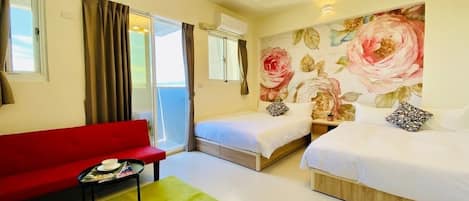 Chambre Quadruple Design | Rideaux occultants, Wi-Fi gratuit, draps fournis