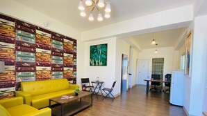Ảnh chưa phân loại, 5 trong số 18 ảnh, nút