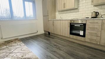 Suite, Ensuite | Shared kitchen