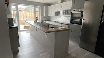 Twin Room, Shared Bathroom | Shared kitchen