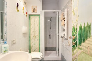 Shower, hair dryer, towels, soap - Studio in Vatican Area (Roma)