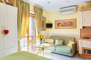 Interior - Studio in Vatican Area (Roma)