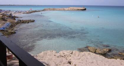 WOHNUNG 250 m vom Meer entfernt - Parkplatz und Garten nur wenige Kilometer von Gallipoli